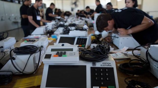 eleicoes-tse-lacra-sistemas-das-urnas-nesta-sexta-feira