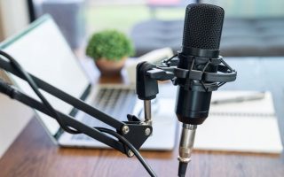 entenda-o-que-e-voice-over-e-como-a-narracao-e-utilizada