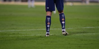 entenda-por-que-jogadores-de-futebol-estao-cortando-as-meias