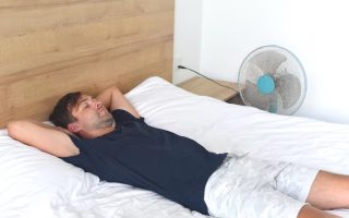 especialistas-dao-dicas-para-dormir-melhor-no-calor