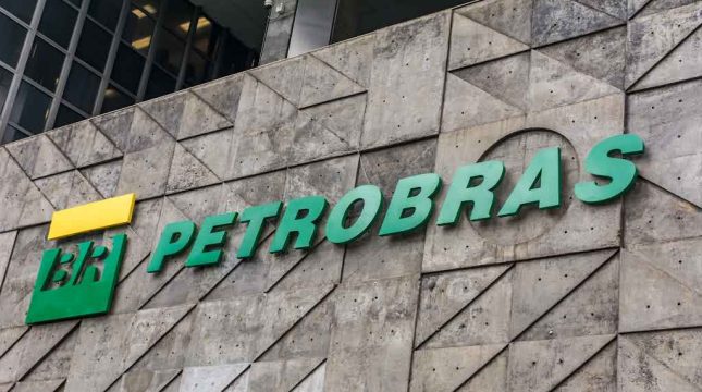 eventual-greve-de-caminhoneiros-preocupa-na-petrobras