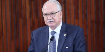 ex-ministros-e-sociedade-civil-divulgam-carta-em-apoio-a-fachin