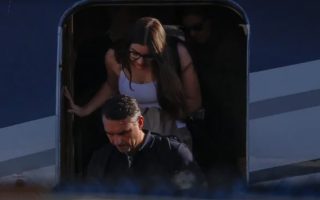 flavio-bolsonaro-chega-com-a-familia-aos-estados-unidos