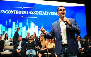 flavio-faz-visita-a-bolsonaro-em-prisao-domiciliar-e-recebe-apoios