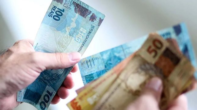 governo-eleva-previsao-de-salario-minimo-para-r-1-741-em-2027