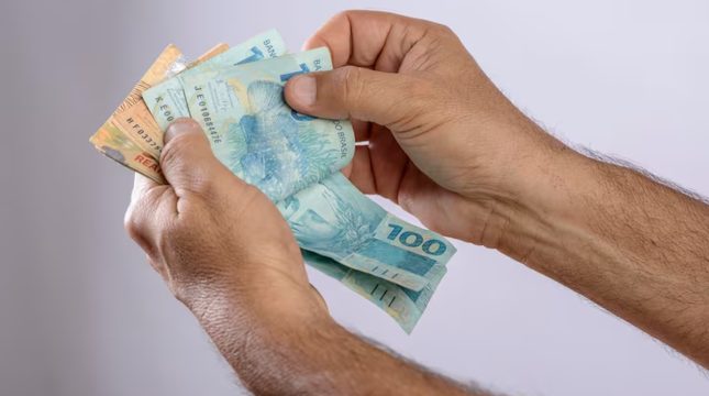 governo-federal-reduz-projecao-do-salario-minimo-para-2026