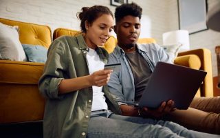 ia-ja-impacta-consumo-e-maioria-dos-consumidores-compra-a-noite