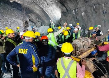 india-primeiro-dos-41-trabalhadores-presos-em-tunel-e-resgatado