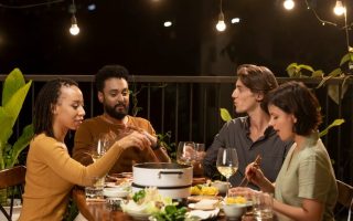 jantar-tarde-da-noite-atrapalha-o-sono-apontam-estudos