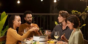 jantar-tarde-da-noite-atrapalha-o-sono-apontam-estudos