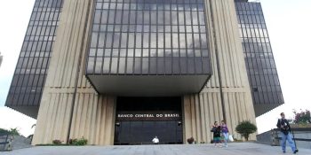 mercado-ve-fim-do-corte-de-juros-e-discute-possivel-alta-da-selic