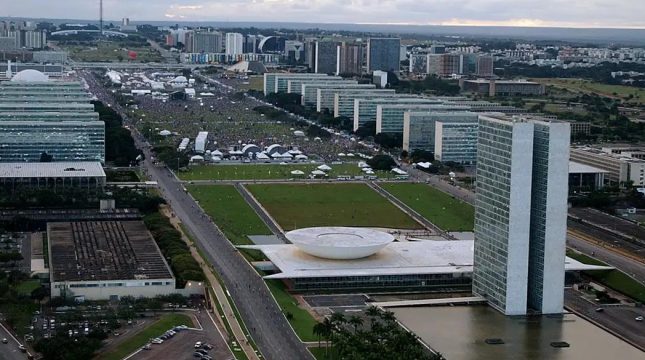 orcamento-de-2027-limita-reajuste-real-de-servidores-publicos