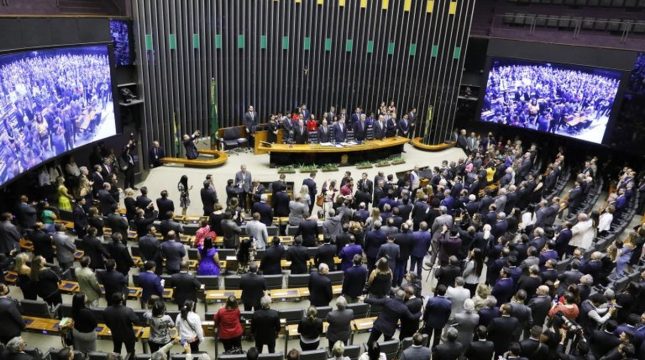 pec-do-fim-da-escala-6x1-tem-semana-decisiva-sobre-parecer