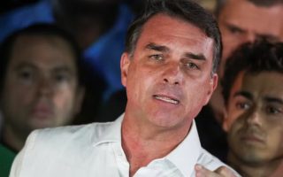 pf-cancela-passaportes-de-flavio-apos-decisao-de-moraes