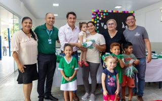 prefeito-navirai-entrega-kits-materiais-escolares