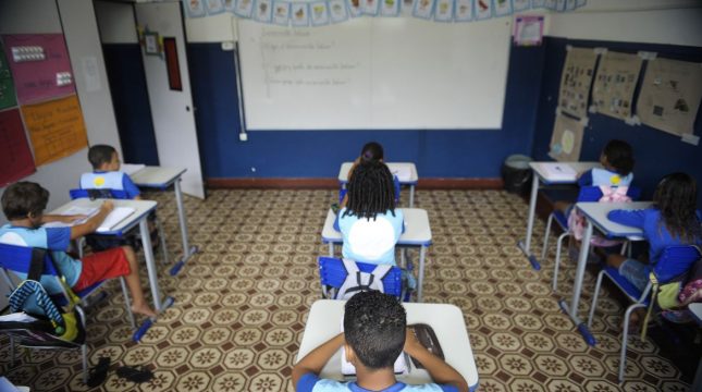 prefeituras-nao-aplicam-r-7046-milhoes-do-fundeb-na-educacao