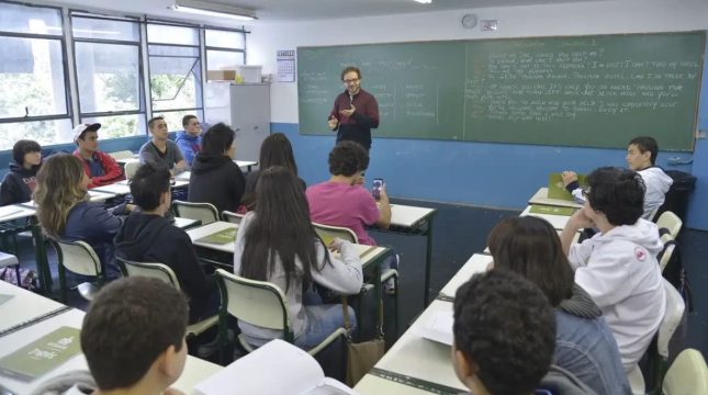 profissionais-magisterio-ganham-reajuste-mp