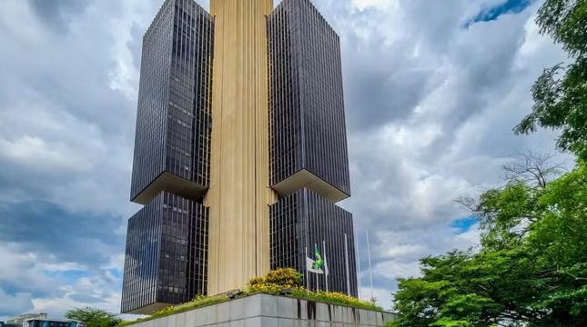 queda-do-dolar-gera-prejuizo-de-bilhoes-ao-banco-central