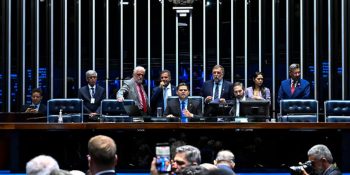 senado-aprova-reajuste-de-salario-a-servidores-da-camara
