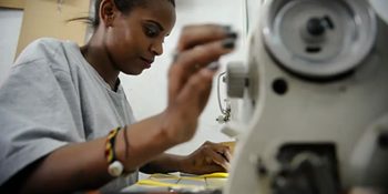 setor-de-servicos-tem-alta-de-03-aponta-ibge